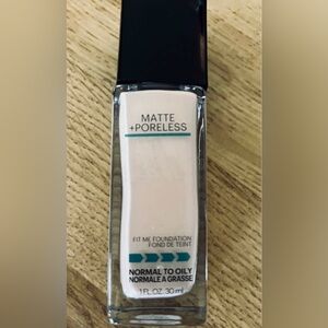 Maybelline Dewy + Smooth Liquid Foundation Makeup w SPF 18, Fair Porcelain 1oz